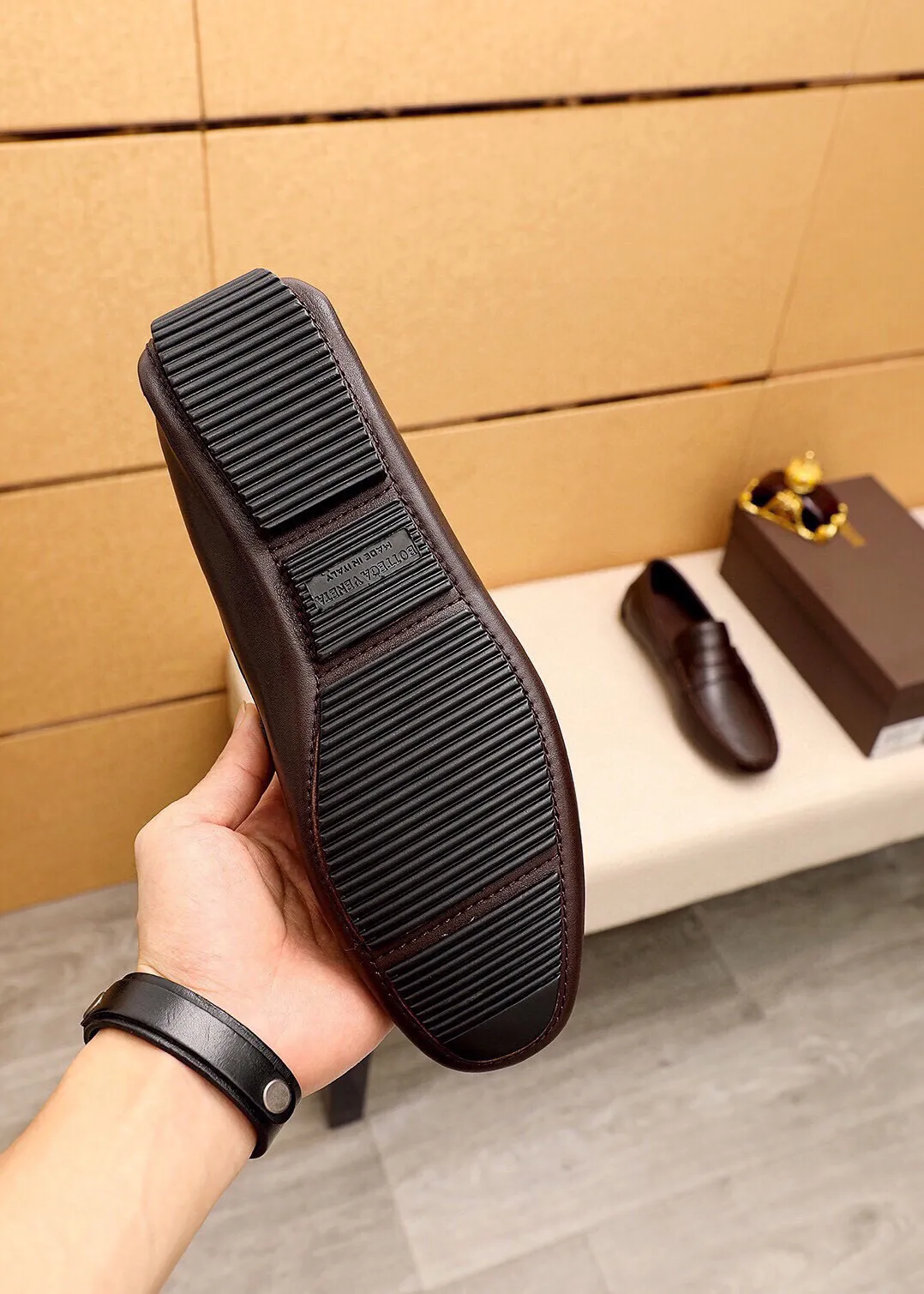 Men's Men's Shoes 💰: 460 💰💐 BV Men's Slip-on Shoes® [BOTTEGA VENETA] Official website counter new model, one-to-one mold opening ⚠Italian calfskin ➕Embossed ➕Cow 🐂 leather lining. Driving slip-ons, available at counters, sizes 38～44 (45🉑️customized)